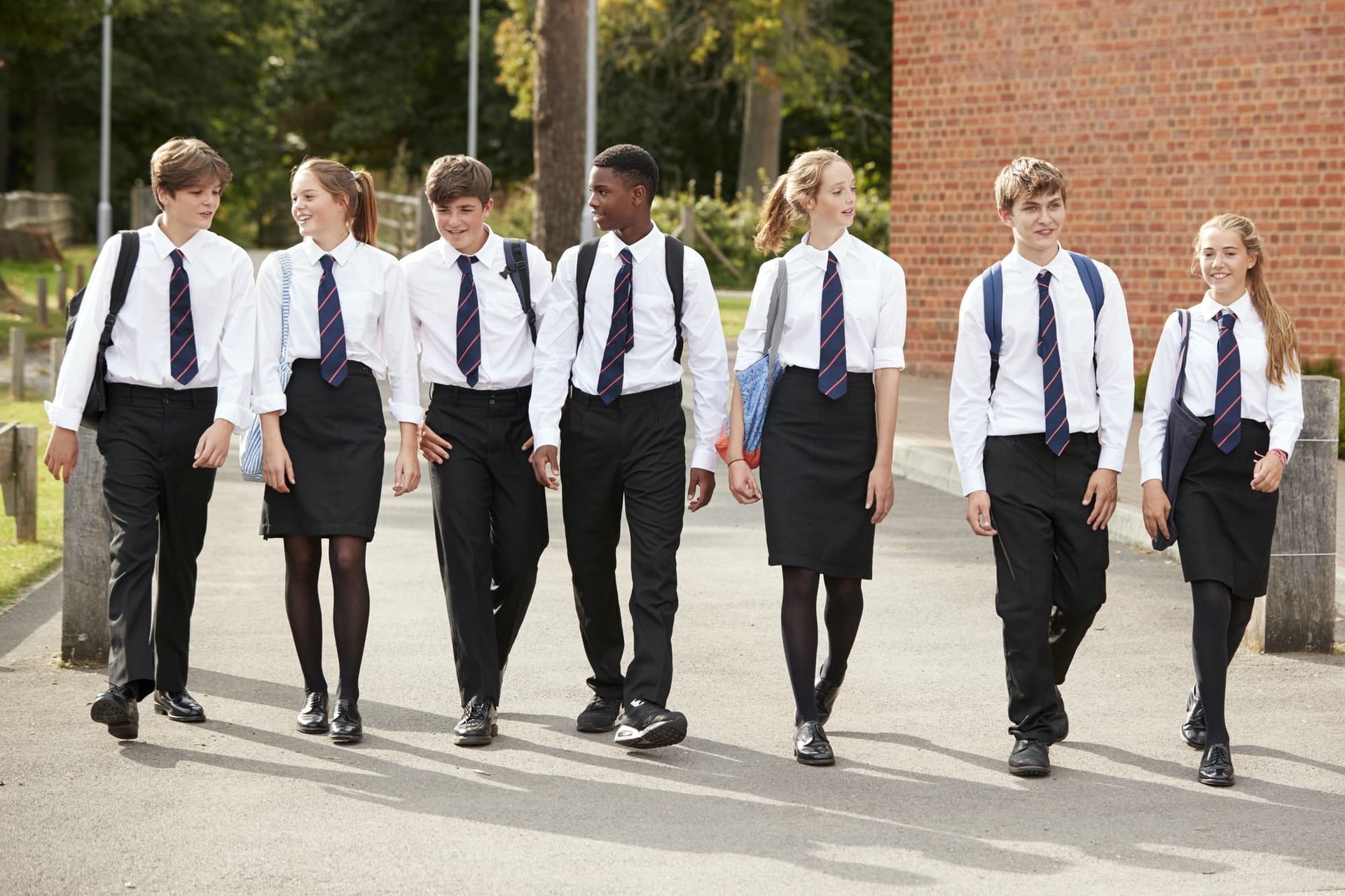 Uniforme scolaire pour ou contre ? - Blackouz